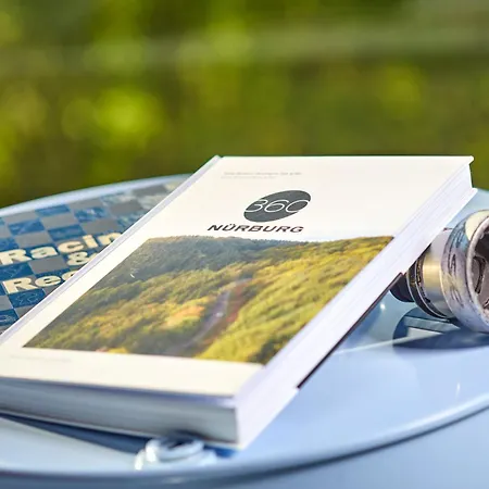 Racers Grand Prix - Mit Hebebuehne Und Doppelgarage Bermel