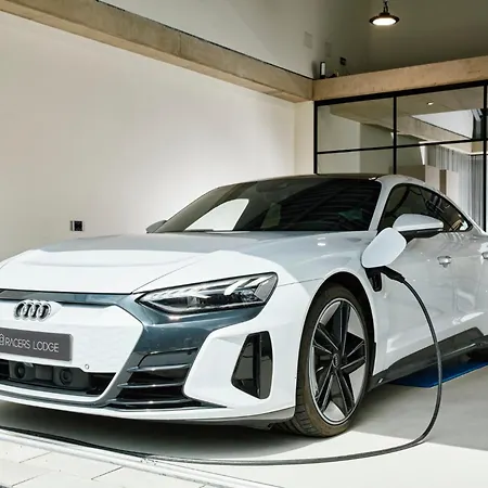 Racers Grand Prix - Mit Hebebuehne Und Doppelgarage