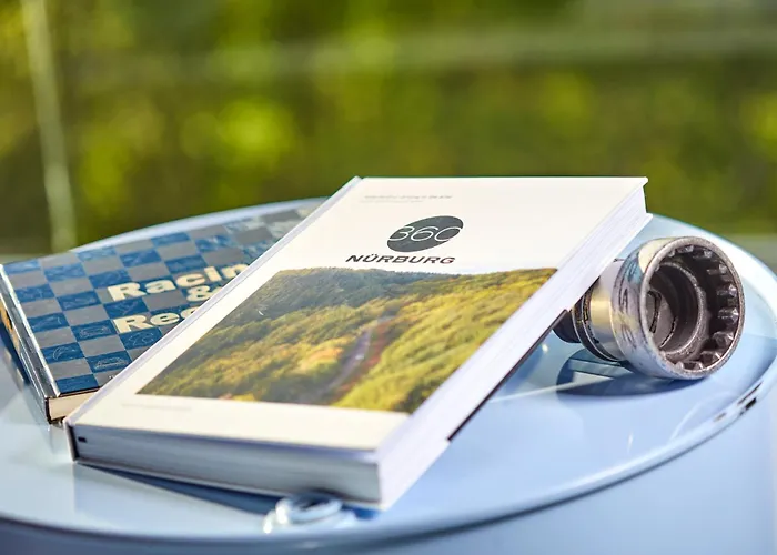 Racers Grand Prix - Mit Hebebuehne Und Doppelgarage Bermel