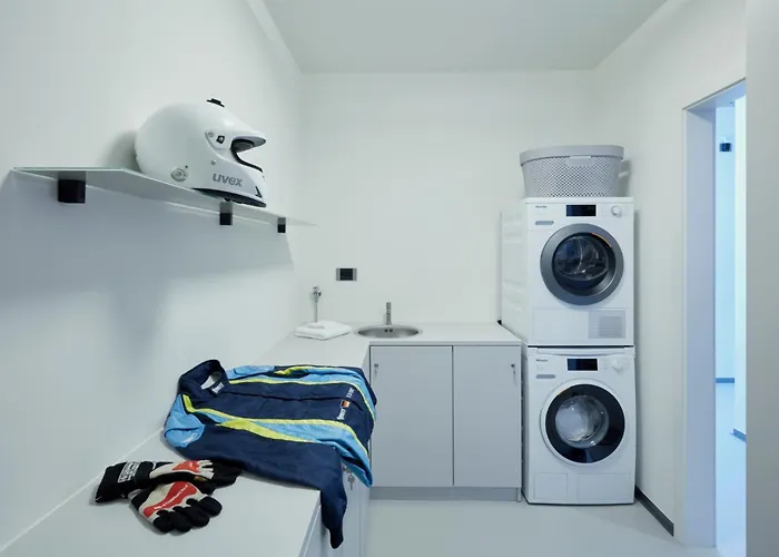 Racers Grand Prix - Mit Hebebuehne Und Doppelgarage * Bermel