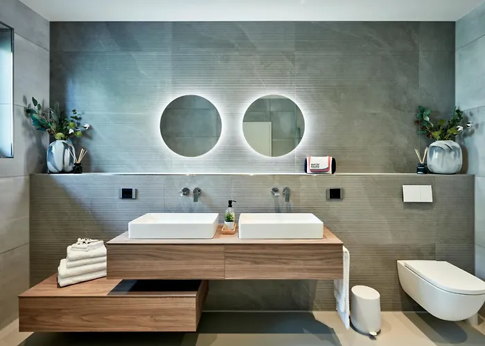 Racers Grand Prix - Mit Hebebuehne Und Doppelgarage Bermel